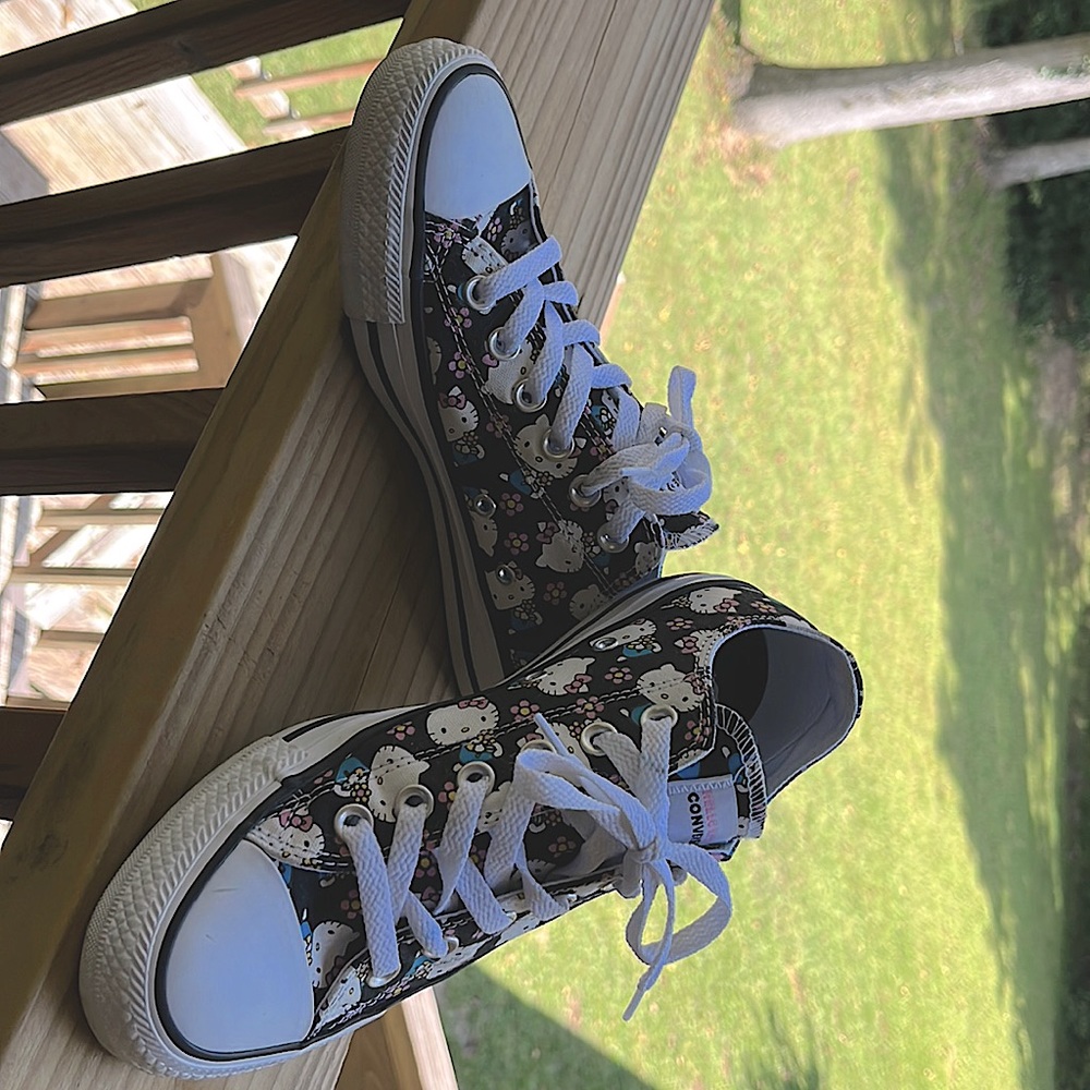 Hello Kitty Converse